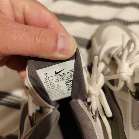 Nike Air Max React 270 - Picture 5 of 11